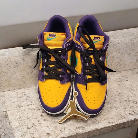 Nike Women's Size 9 Purple Lisa Leslie and Emerald mid top Sneakers. - Picture 10 of 10